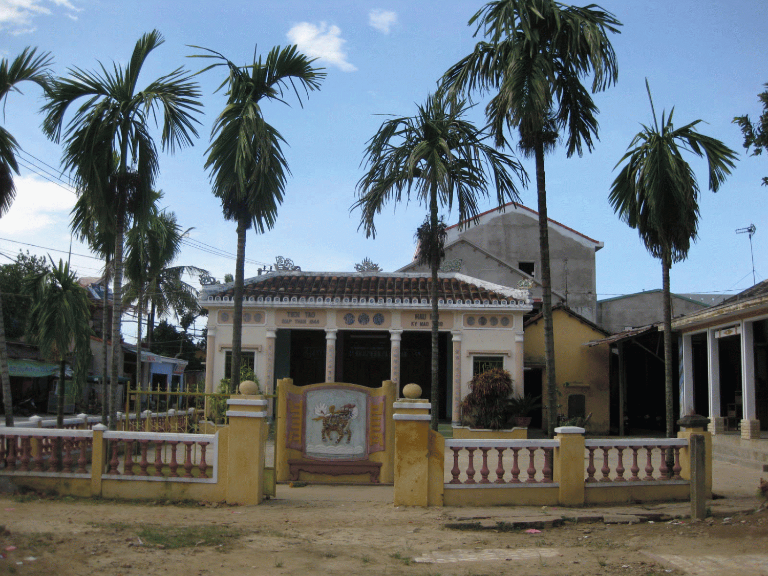 Nha tho toc Nguyen Van Cam Nam
